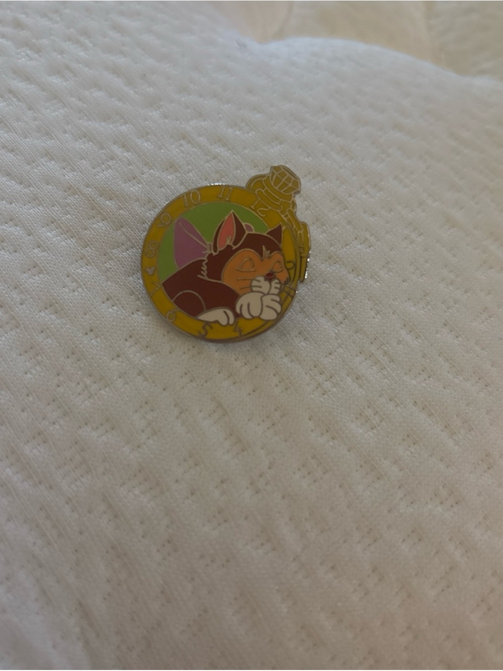 2007 Hidden Mickey Alice in Wonderland Watch Collection Dinah Disney Pin